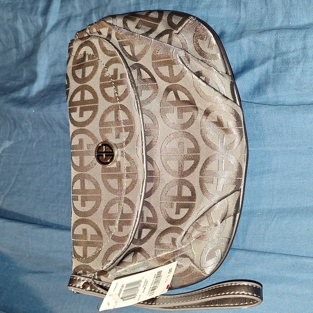 Giani Bernini wristlet